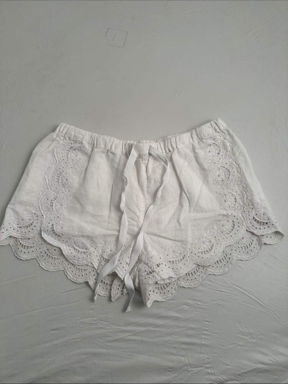 BlankNYC white eyelet scalloped trim drawstring shorts L